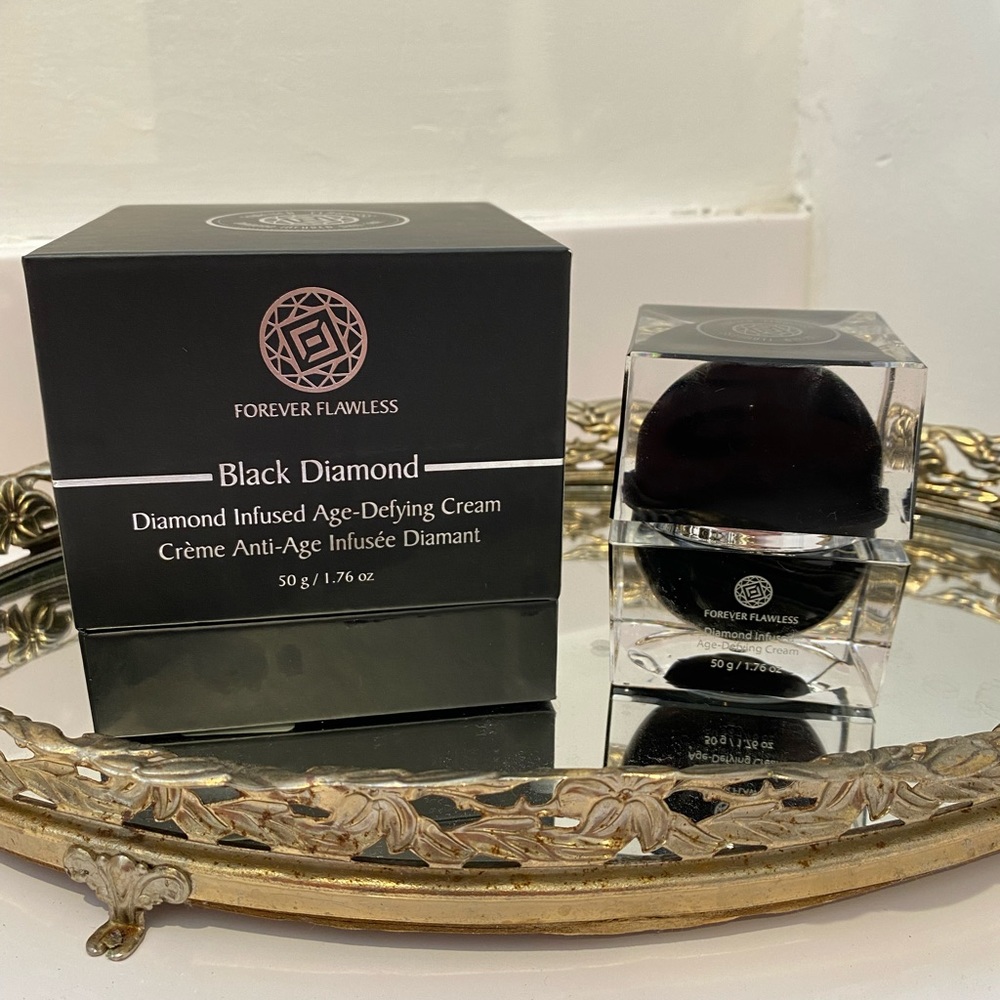 Forever Flawless Black Diamond Age Deyfing Creme